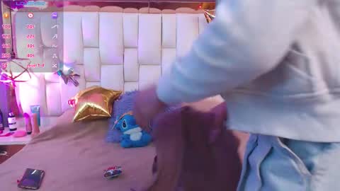 Foxxy  online show from November 3, 2025, 1:01 pm