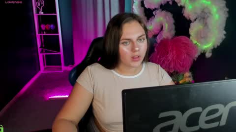 Snapshot of foxy__vibe chatting on April 15, 2026, 11:06 am April online show from April 15, 2026, 11:06 am