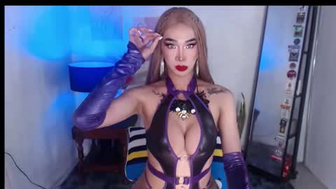 foxy_goddess online show from November 2, 2025, 4:15 am