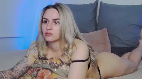 Foxy Kimmi online show from April 3, 2026, 6:33 am