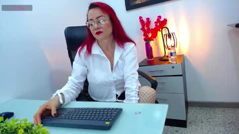 Foxy miilf online show from October 24, 2025, 1:29 pm
