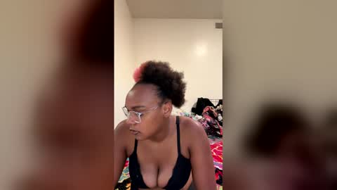 foxygoddess18 online show from May 9, 2026, 4:23 pm
