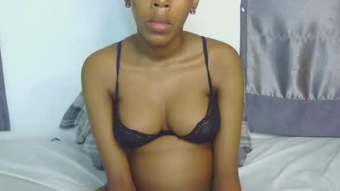 foxypennyy online show from November 18, 2025, 2:17 am