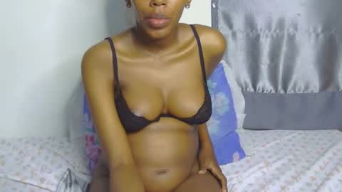 foxypennyy online show from November 18, 2025, 2:21 pm