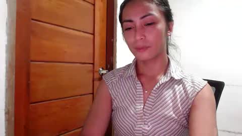Snapshot of foxytheaxxx chatting on May 21, 2026, 8:43 am Thea online show from May 21, 2026, 8:43 am