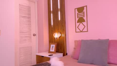 Snapshot of foxyy_roxy chatting on October 23, 2025, 8:40 pm Roxxyy online show from October 23, 2025, 8:40 pm