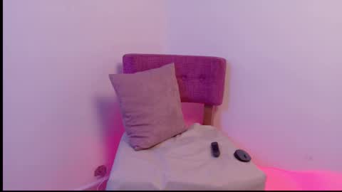 Snapshot of foxyy_roxy chatting on November 13, 2025, 8:41 pm Roxxyy online show from November 13, 2025, 8:41 pm