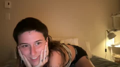Chlo online show from September 19, 2025, 1:51 am
