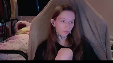 Snapshot of fran_bow chatting on May 7, 2026, 12:54 pm fran_bow online show from May 7, 2026, 12:54 pm