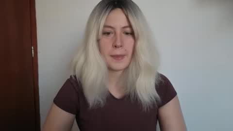 Snapshot of francescaasmith chatting on April 22, 2026, 12:18 pm Francesca online show from April 22, 2026, 12:18 pm