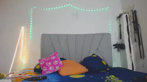 francihot4 online show from December 2, 2025, 1:44 am