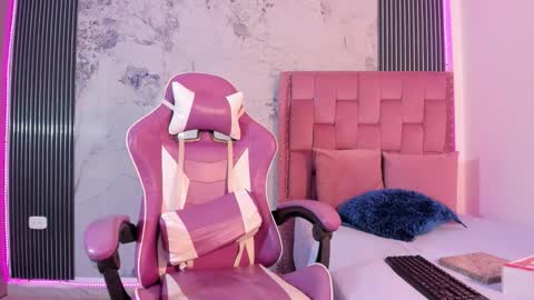 Laura online show from November 21, 2025, 7:45 pm