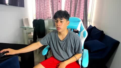 Snapshot of franco_rizzo01 chatting on February 8, 2025, 7:59 pm frank online show from February 8, 2025, 7:59 pm