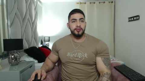 frank_foxx1 online show from October 23, 2025, 4:56 am