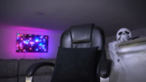 Frank Farrell. Hey remember to give me a thumbs up Ty online show from October 24, 2025, 11:12 pm