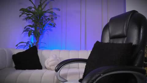 Frank Farrell. Hey remember to give me a thumbs up Ty online show from April 17, 2026, 10:13 pm