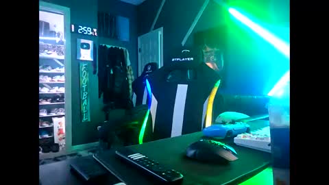 Snapshot of frankie_madeincuba chatting on November 2, 2025, 7:00 am Xo tattd on her body online show from November 2, 2025, 7:00 am