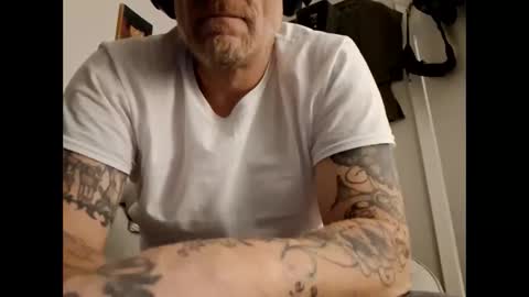 Blue eyed tatted Daddy online show from January 19, 2026, 9:57 am