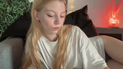 Snapshot of franny_fresh chatting on July 18, 2026, 8:18 am franny_fresh online show from July 18, 2026, 8:18 am