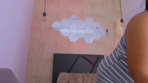 Snapshot of fransheska_mon chatting on December 15, 2024, 8:36 pm Fransheska online show from December 15, 2024, 8:36 pm