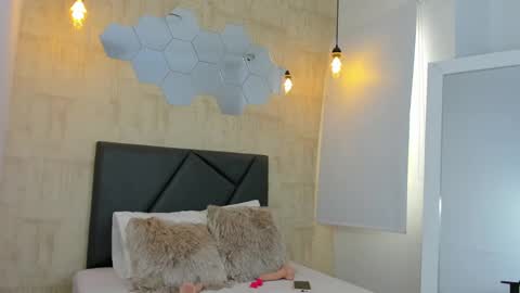 Snapshot of fransheska_mon chatting on February 27, 2025, 10:20 pm Fransheska online show from February 27, 2025, 10:20 pm