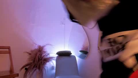 Fransheska online show from March 24, 2026, 11:59 am