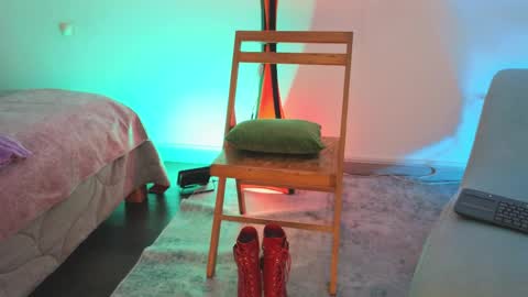 Fransheska online show from April 12, 2026, 11:48 am