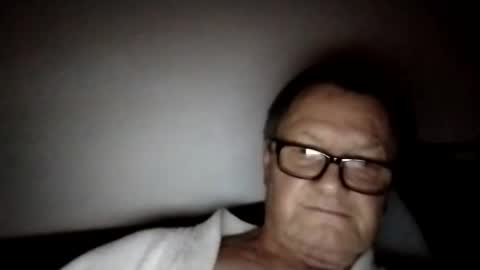 Snapshot of frauenfeind1 chatting on December 16, 2025, 5:29 pm Wolfi online show from December 16, 2025, 5:29 pm