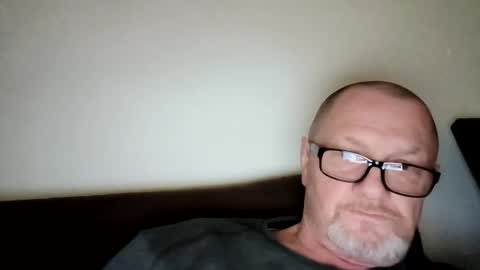 Snapshot of frauenfeind1 chatting on February 25, 2026, 9:19 am Wolfi online show from February 25, 2026, 9:19 am