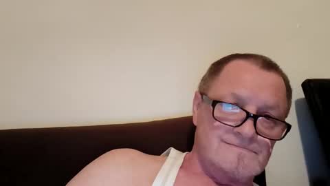 Snapshot of frauenfeind1 chatting on April 2, 2026, 6:44 am Wolfi online show from April 2, 2026, 6:44 am