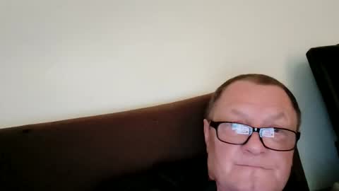 Snapshot of frauenfeind1 chatting on May 17, 2026, 6:44 am Wolfi online show from May 17, 2026, 6:44 am