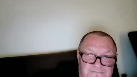 Snapshot of frauenfeind1 chatting on May 20, 2026, 6:30 am Wolfi online show from May 20, 2026, 6:30 am