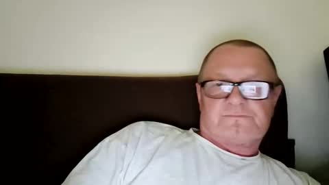 Snapshot of frauenfeind1 chatting on May 24, 2026, 11:37 am Wolfi online show from May 24, 2026, 11:37 am