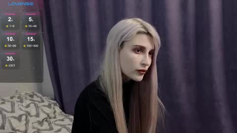 Snapshot of fraulein_mooon chatting on January 12, 2025, 5:54 pm Asya UwU online show from January 12, 2025, 5:54 pm