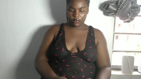 Snapshot of freakie_clit chatting on December 4, 2024, 10:35 am pandora online show from December 4, 2024, 10:35 am