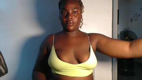 Snapshot of freakie_clit chatting on December 8, 2024, 4:28 pm pandora online show from December 8, 2024, 4:28 pm