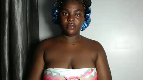 Snapshot of freakie_clit chatting on December 10, 2024, 9:43 pm pandora online show from December 10, 2024, 9:43 pm