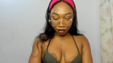 Snapshot of freaky_ebonygirl chatting on September 29, 2025, 5:56 am Freaky ebonygirl online show from September 29, 2025, 5:56 am