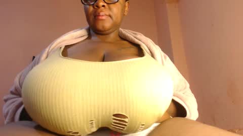 Snapshot of freakyboobsxx chatting on June 29, 2026, 3:57 am Kimmy online show from June 29, 2026, 3:57 am