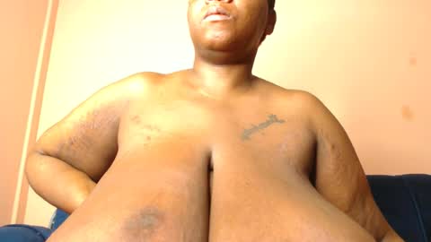 Snapshot of freakyboobsxx chatting on July 12, 2026, 7:32 am Kimmy online show from July 12, 2026, 7:32 am