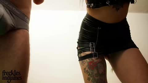 Snapshot of frecklesandjames chatting on November 23, 2025, 5:46 pm frecklesandjames online show from November 23, 2025, 5:46 pm