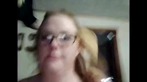 Snapshot of frecklesandsparky chatting on June 7, 2026, 6:39 am frecklesandsparky online show from June 7, 2026, 6:39 am