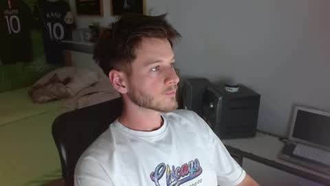 Snapshot of freddy_star chatting on April 29, 2026, 9:43 pm Frederick Perin online show from April 29, 2026, 9:43 pm