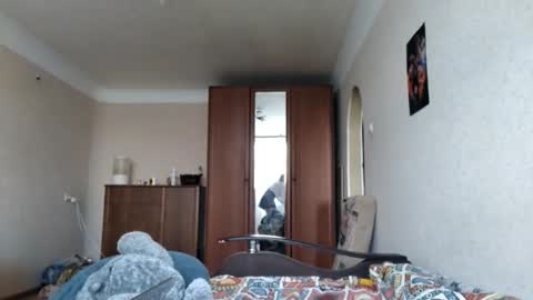 Mia online show from October 8, 2025, 8:23 am