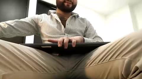 Snapshot of fredy_hunks chatting on July 17, 2026, 3:29 pm Fredy online show from July 17, 2026, 3:29 pm