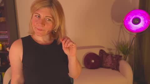 Louise or Lou 3 online show from February 12, 2025, 7:45 pm