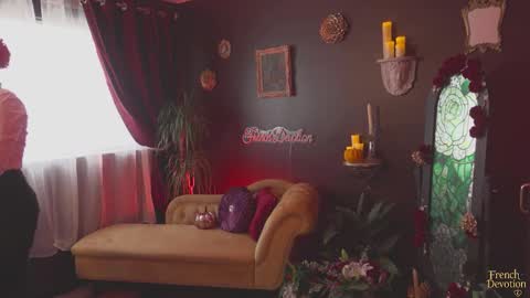 Louise or Lou 3 online show from October 23, 2025, 1:43 pm