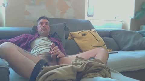 frenchpapalover online show from February 21, 2025, 1:44 pm