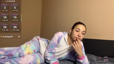 FreyaOliver online show from October 26, 2025, 11:20 pm