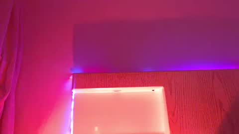 FREYJA LOREN online show from December 13, 2024, 7:25 am